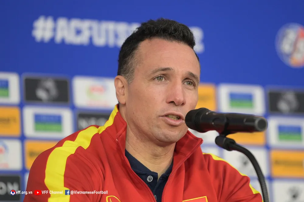 HLV Diego Giustozzi hài lòng về màn trình diễn của các tuyển thủ Việt Nam