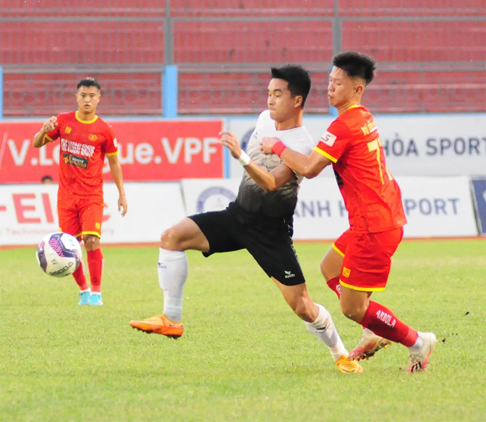 Khánh Hòa và CAND là hai trong 3 ứng viên nặng ký cho suất thăng hạng V-League 2022