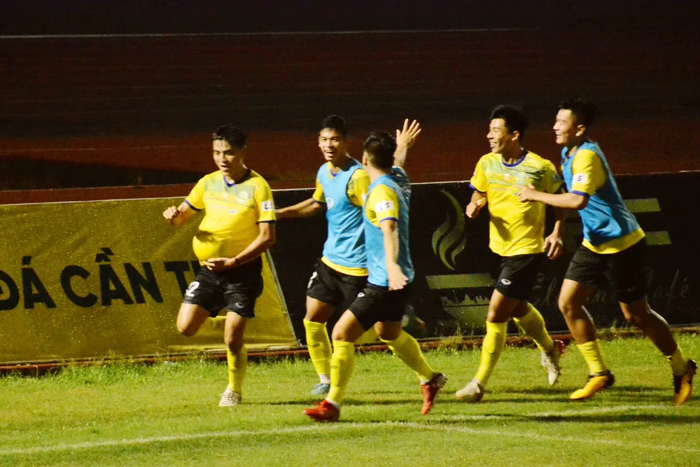 Giải hạng Nhất - LS 2022: Khánh Hoà giành chiến thắng sau quả 11m tranh cãi ảnh 2