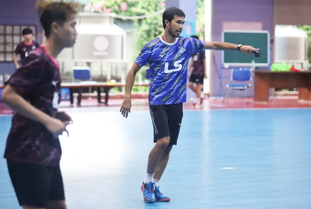 HLV Phạm Minh Giang: Bên cạnh chức vô địch, cầu thủ Thái Sơn Nam vào sân phải cống hiến ảnh 1