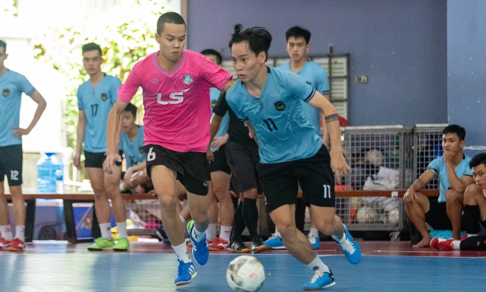 Các cầu thủ Sahako FC tích cực chuẩn bị cho lượt về Giải futsal VĐQG 2022. ẢNH: QUỐC KHANH