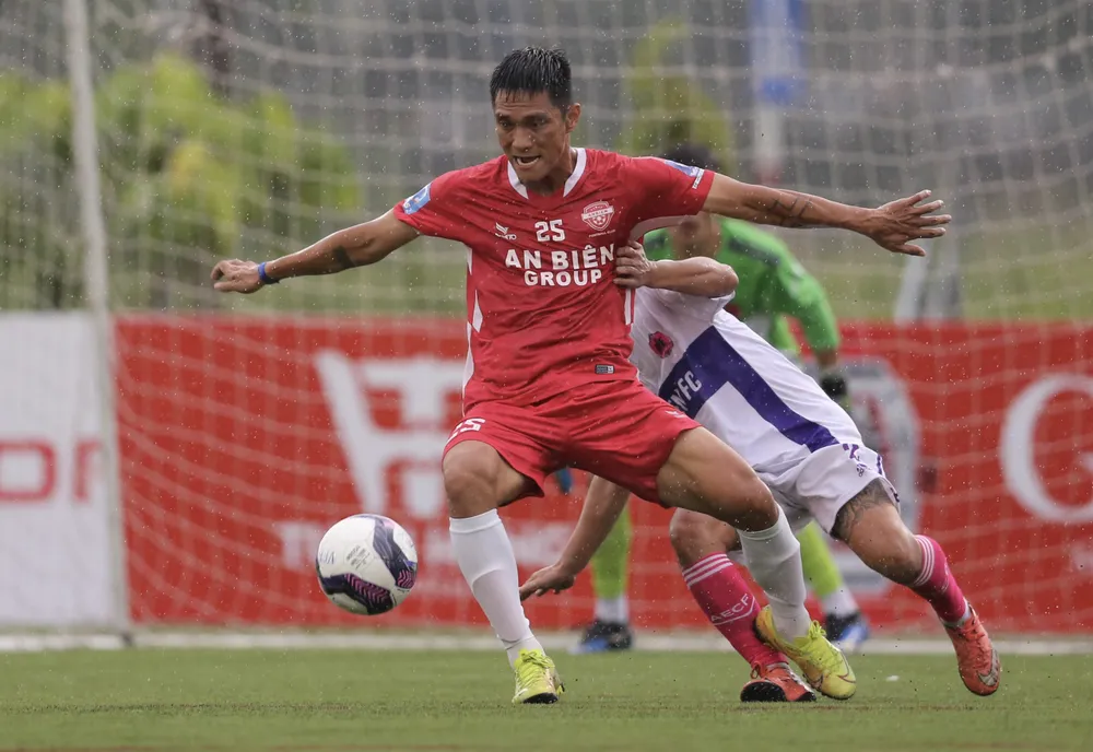 Khai mạc VSC-S2: Cựu sao HAGL lập poker, Quả bóng vàng Phùng Trọng Luân tái xuất ảnh 1