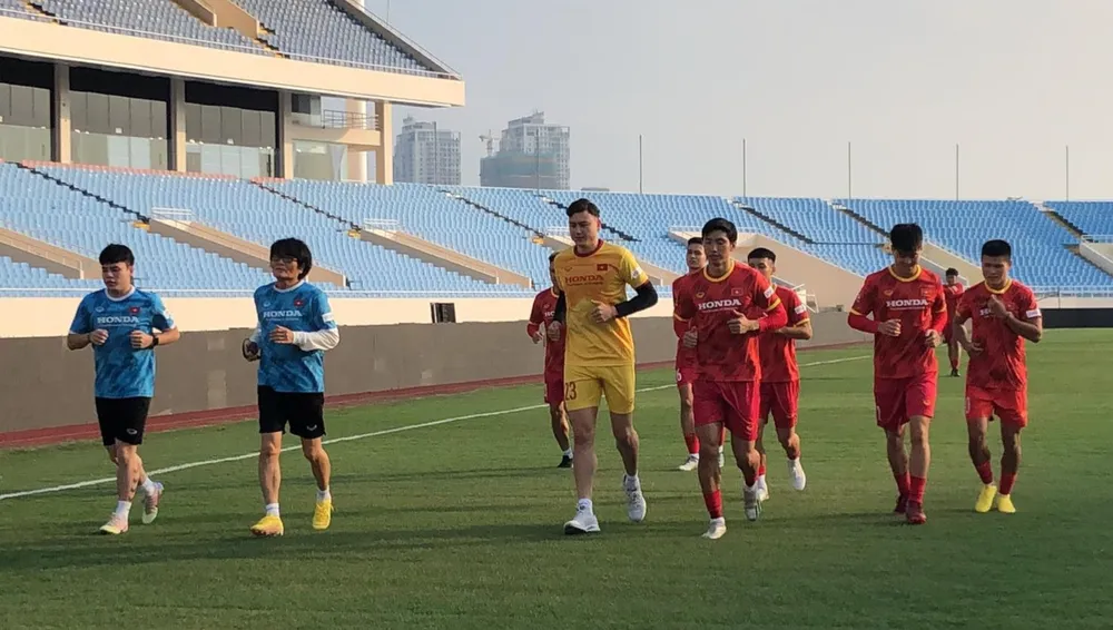 Đội tuyển Việt Nam đã đủ quân số tập luyện. ẢNH: HƯƠNG NGUYỄN