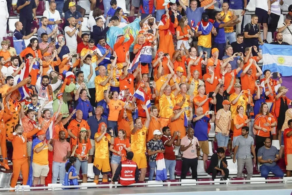 Qatar bỏ lỡ “cơ hội vàng”, khách đến xem World Cup ít hơn dự kiến ảnh 2