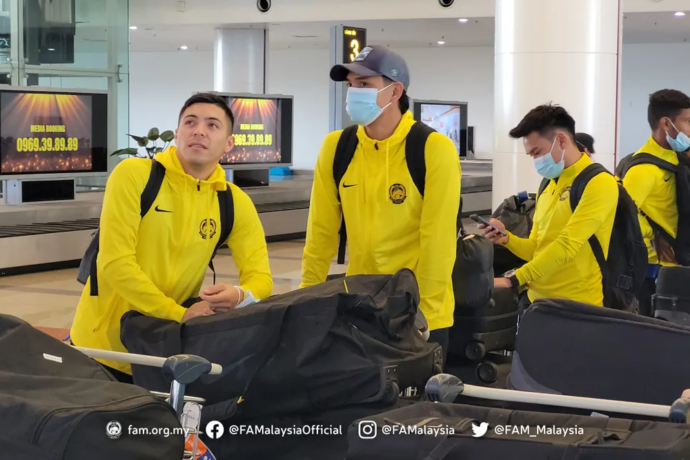 Các tuyển thủ Malaysia đặt chân đến Hà Nội vào trưa 25-12 và có buổi tập đầu tiên vào tối cùng ngày