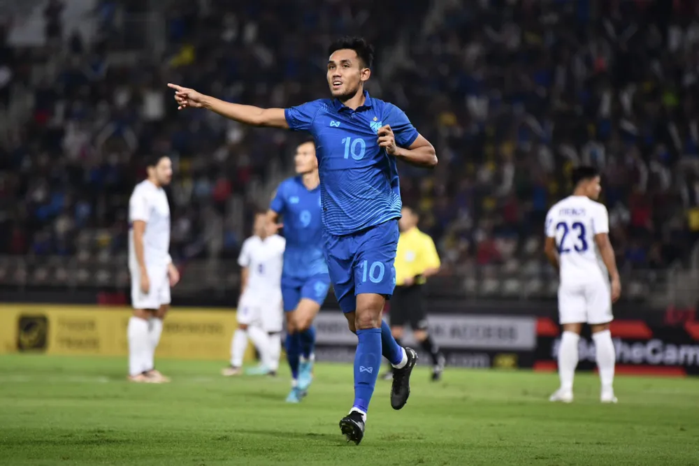 Tiền đạo Teerasil Dangda đã có bàn thắng thứ 21 ở AFF Cup. ẢNH: FAT