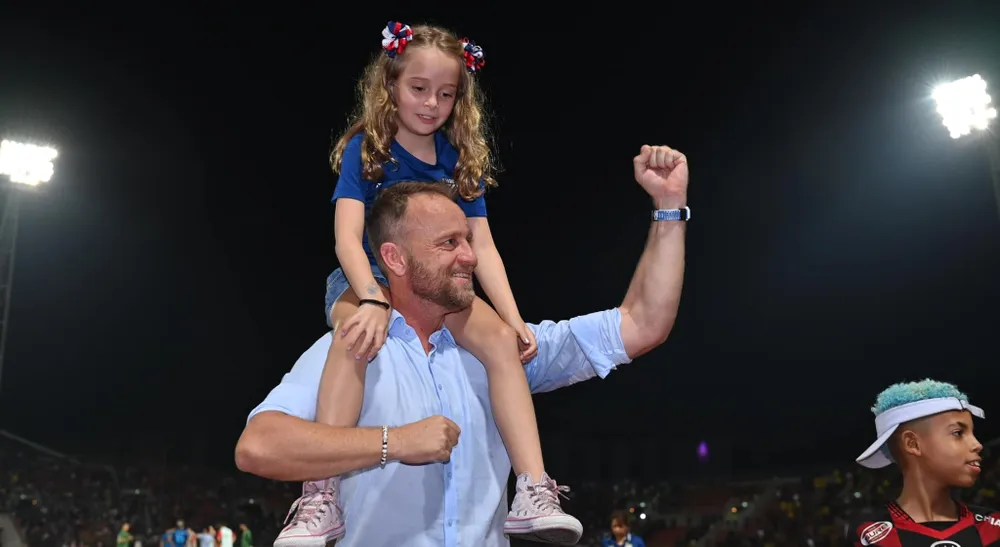 Niềm vui chiến thắng của HLV Mano Polking. ẢNH FAT