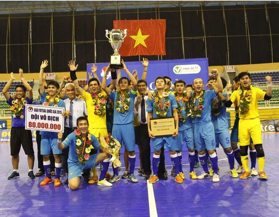 Mai Thành Đạt thay mặt futsal Khánh Hòa nâng cao chức vô địch ở Giải futsal VĐQG 2015