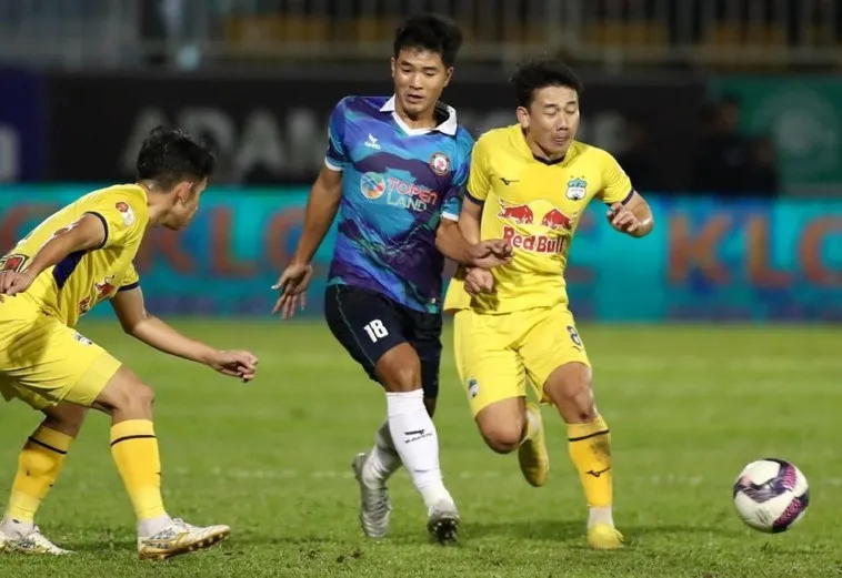 T.Bình Định tiếp HA.GL ở vòng 13, vòng đấu cuối cùng ở giai đoạn I V-League 2023. ẢNH: MINH DŨNG 
