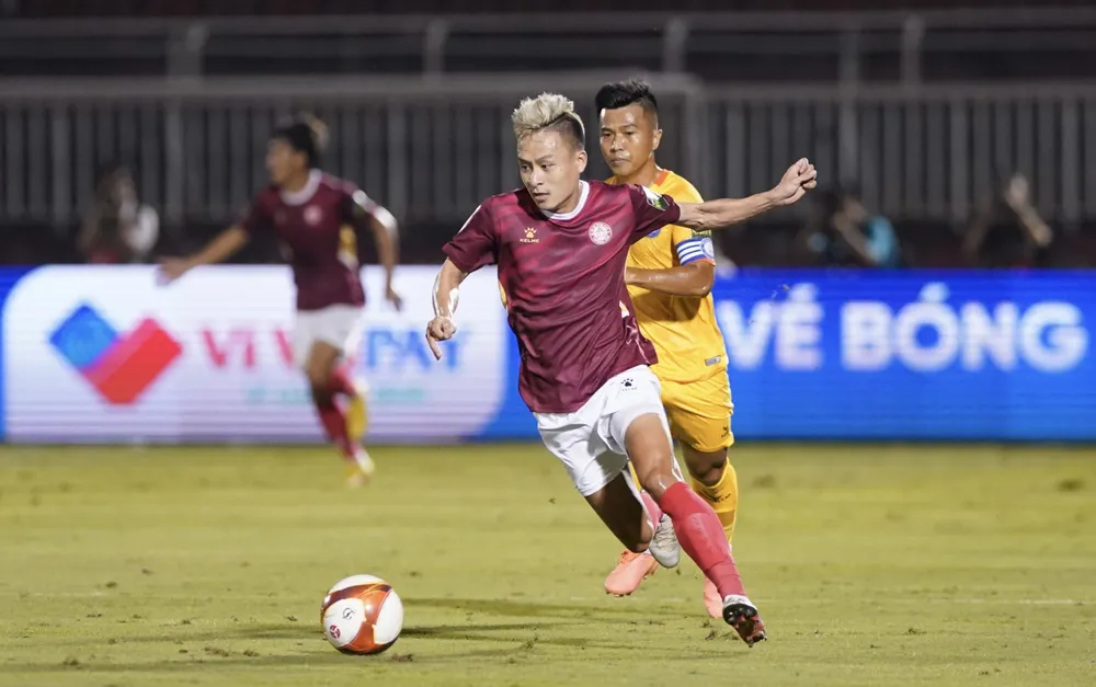 Võ Huy Toàn cùng các cầu thủ TPHCM đã nhận thất bại thứ 3 liên tiếp từ đầu V-League 2023. ẢNH: DŨNG PHƯƠNG 