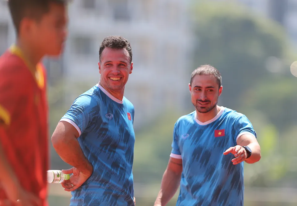 HLV Giustozzi cải thiện yếu tố thể lực cho các tuyển thủ futsal Việt Nam. ẢNH: ANH TRẦN