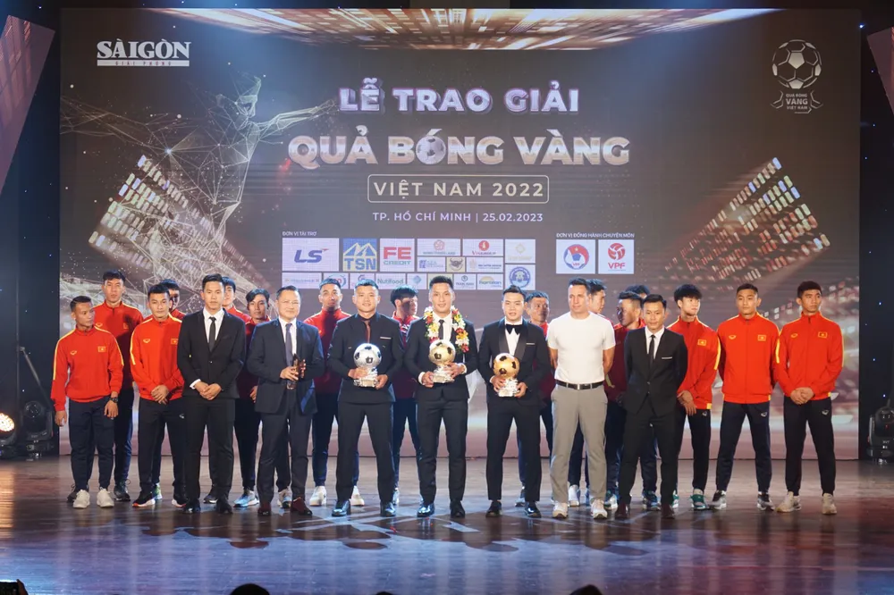 Quả bóng vàng futsal Việt Nam 2022 Hồ Văn Ý (Thái Sơn Nam), Quả bóng bạc Khổng Đình Hùng (Sahako) và Quả bóng đồng Châu Đoàn Phát (Thái Sơn Nam)