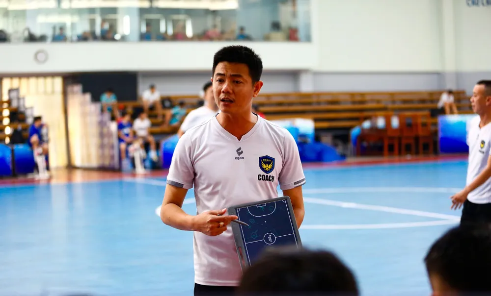 HLV Nguyễn Tuấn Anh được dân trong nghề đánh giá rất cao về chuyên môn.