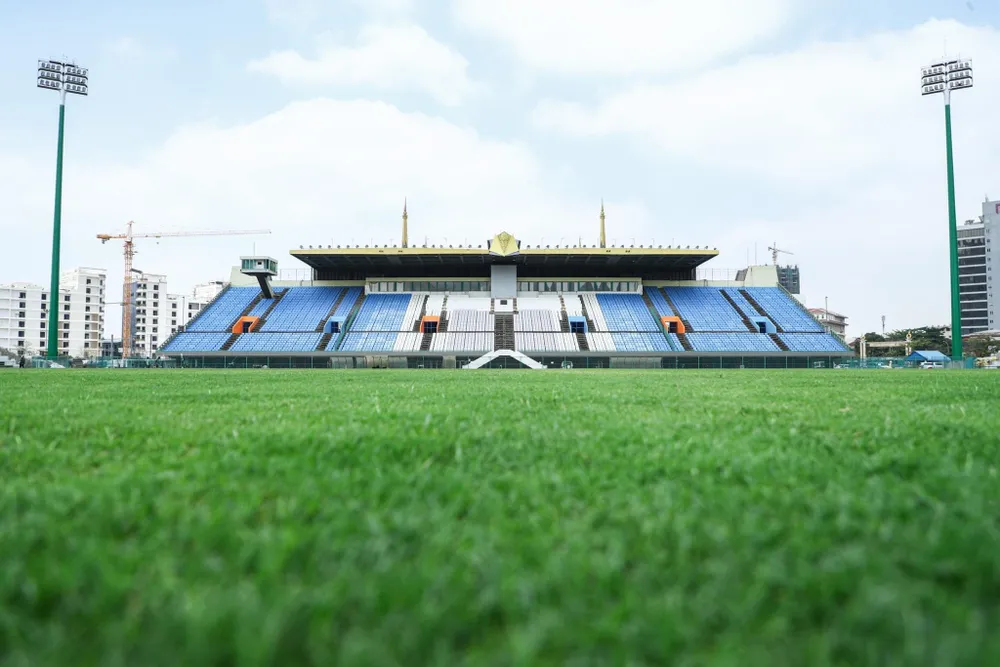 Mặt cỏ tự nhiên mới của sân Olympic một tháng trước khi môn bóng đá nam SEA Games 32 khởi tranh.