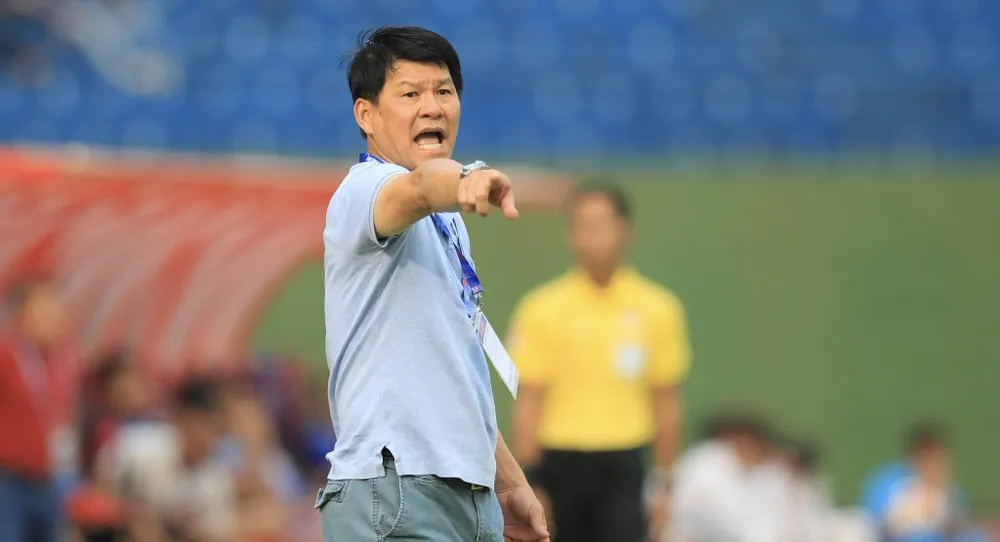 HLV Vũ Tiến Thành bị nhắc nhở vì phát ngôn không phù hợp ở vòng loại Cúp quốc gia 2023. ẢNH: DŨNG PHƯƠNG.