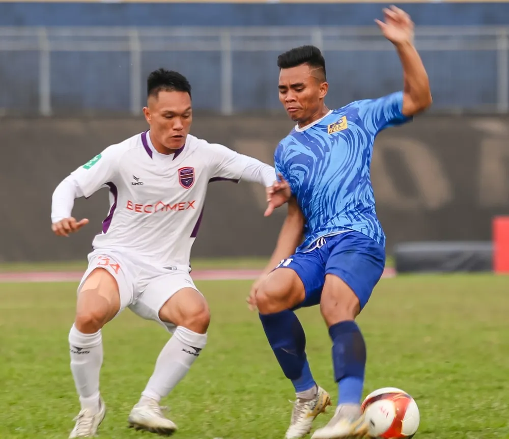 Quang Hùng đã trở lại bóng đá chuyên nghiệp sau 9 năm thi hành án từ VFF