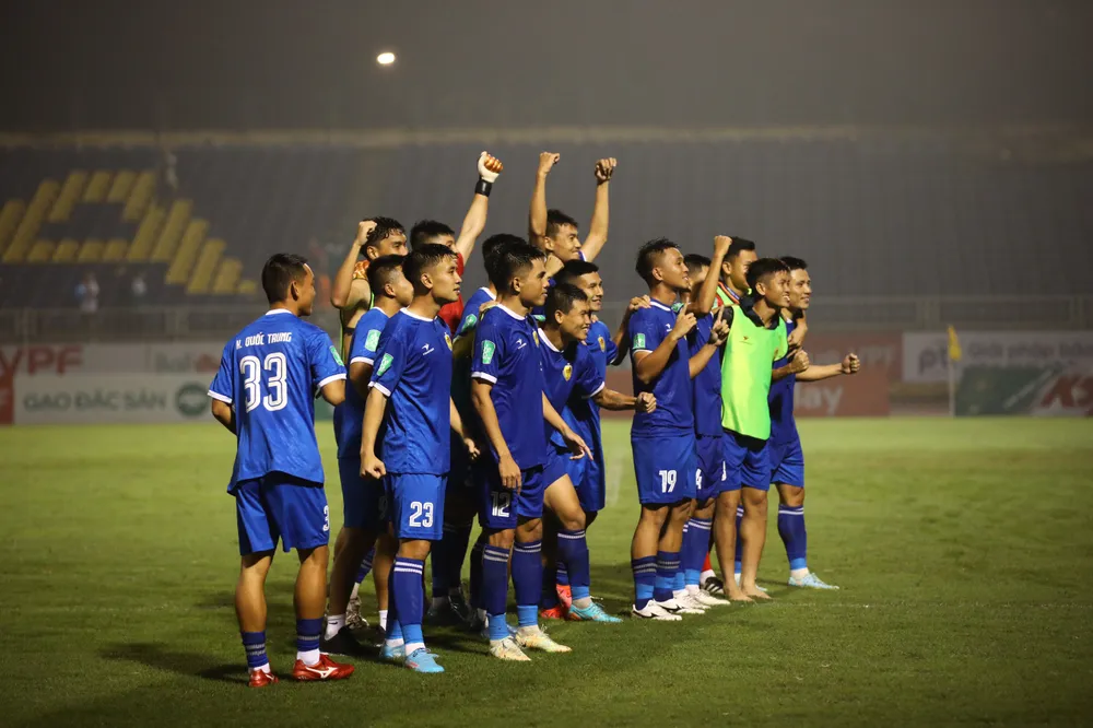 Niềm vui của các cầu thủ Quảng Nam khi đánh bại SLNA ở Cúp quốc gia 2023.