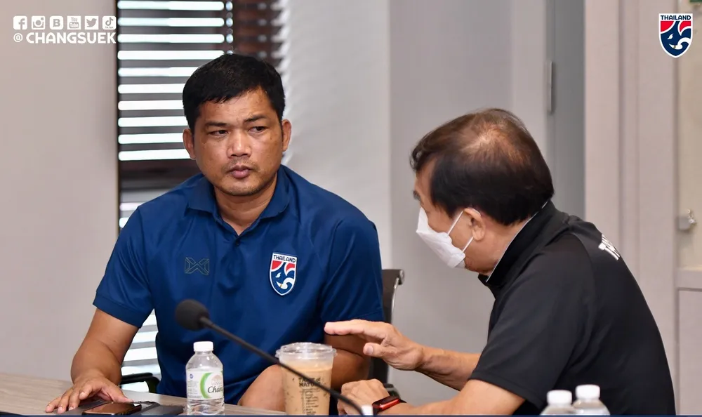Hiệp hội Bóng đá Thái Lan và ban huấn luyện U22 Thái Lan đã có cuộc họp kỹ thuật vào hôm 11-4. ẢNH: FAT.