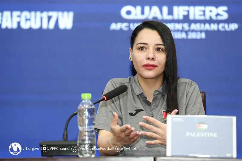 HLV Remah B. M. Mahmoud của U17 nữ Palestine.