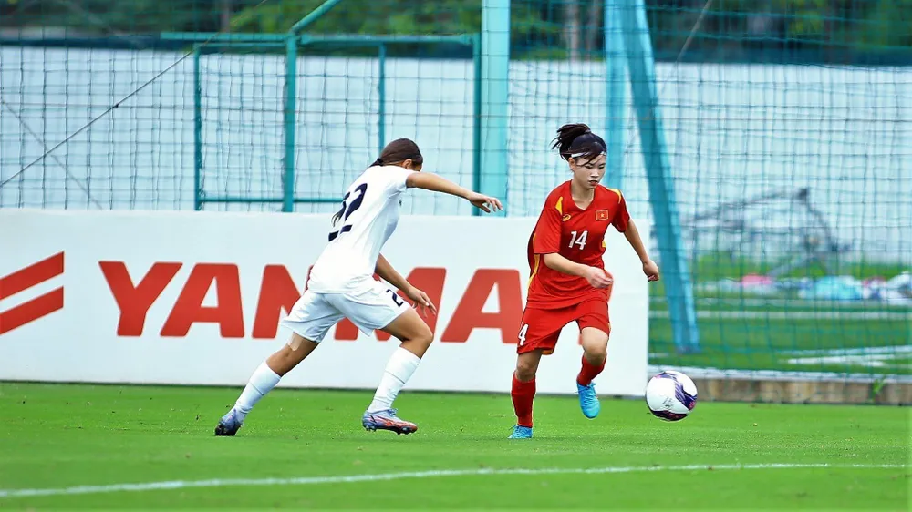 U17 nữ Việt Nam nhận được sự động viên, khích lệ từ Liên đoàn Bóng đá Việt Nam. ẢNH: KIIỀU OANH