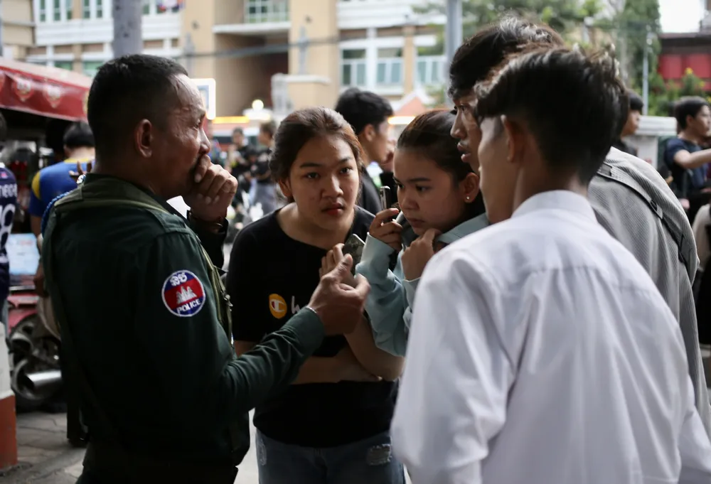 Lực lượng an ninh thông báo vé đã được phát hết sau 30 phút