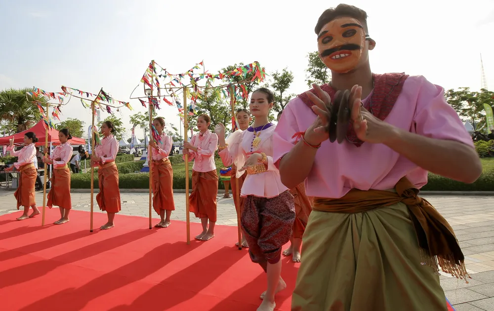 Điệu nhảy truyền thống của người Khmer chào mừng quan khách đến tham dự lễ thượng cờ SEA Games 32