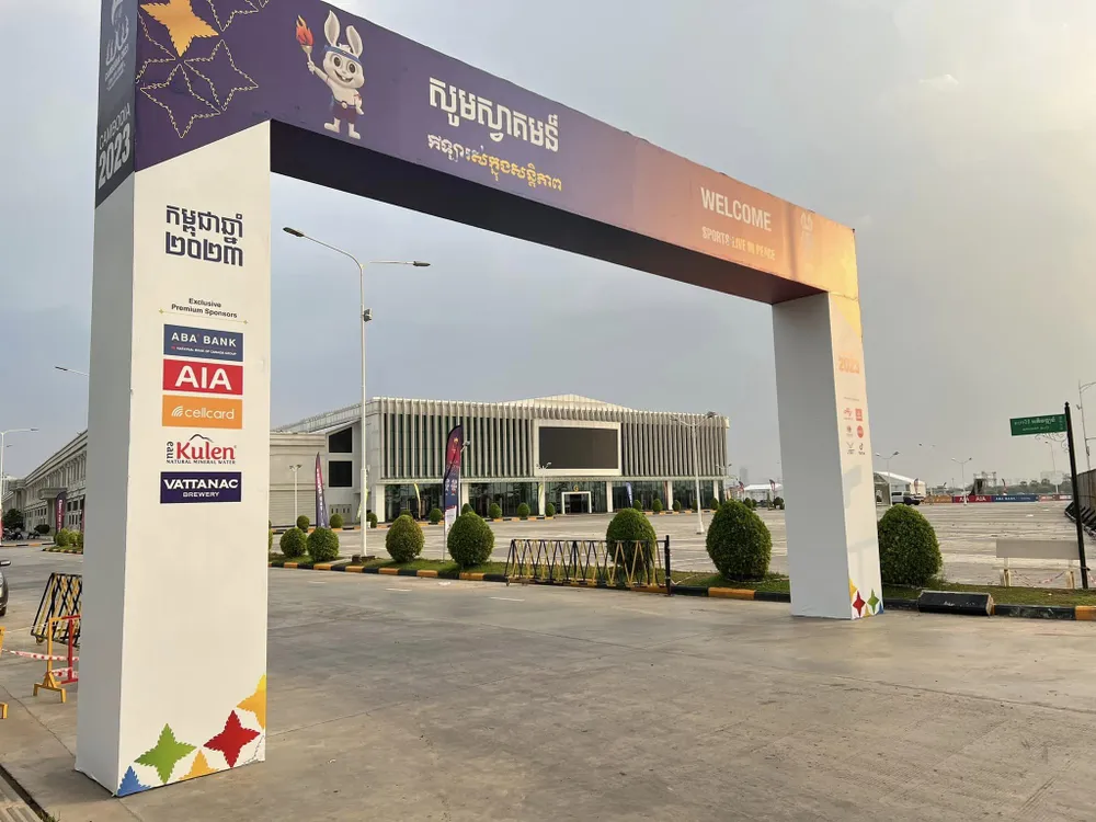 "Mặt tiền" của Trung tâm Hội nghị Chroy Changvar, nơi tổ chức 12 môn võ thuật ở SEA Games 32 