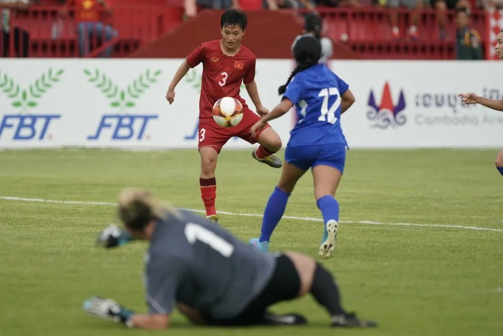 Đội tuyển nữ Việt Nam đi tiếp với ngôi đầu bảng A. ẢNH: DŨNG PHƯƠNG