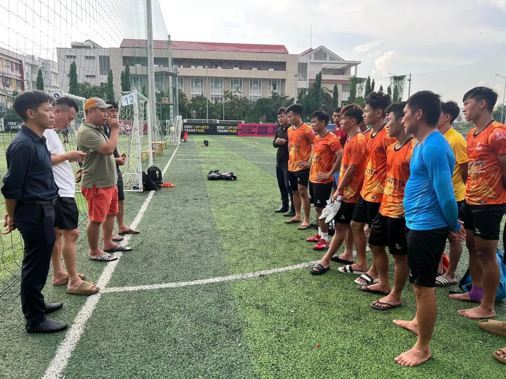 Đạt Tín FC tập luyện chuẩn bị cho trận Siêu Cúp 2023. Đạt Tín FC tập luyện chuẩn bị cho trận Siêu Cúp 2023.
