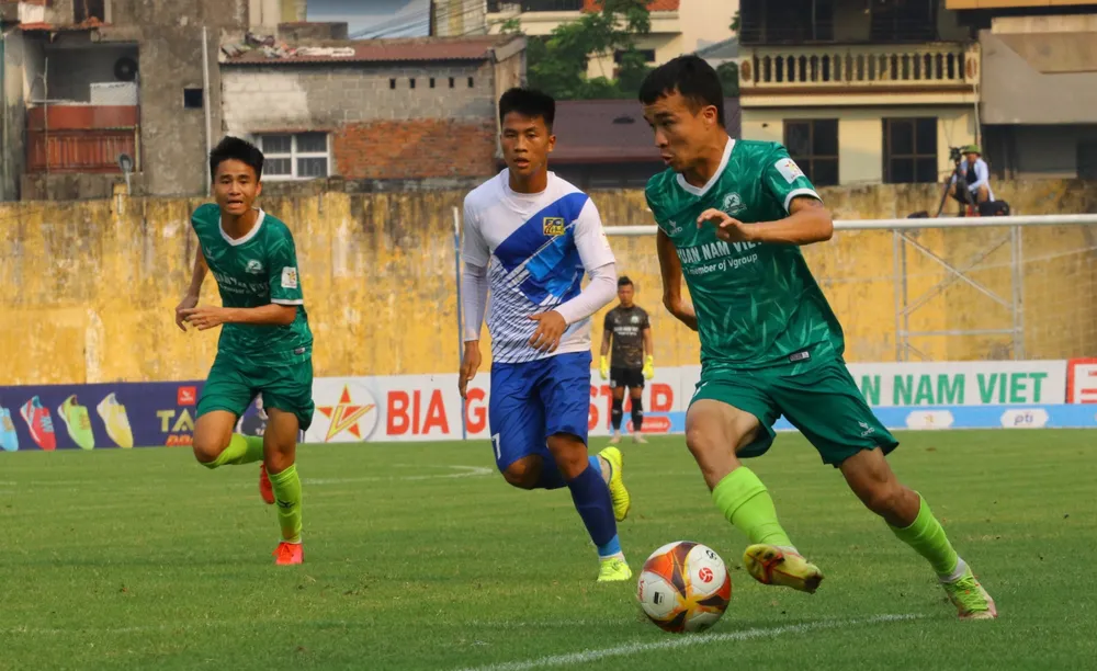 Phù Đổng và Huế chia điểm ở trận đấu không có bàn thắng. ẢNH: MINH HOÀNG