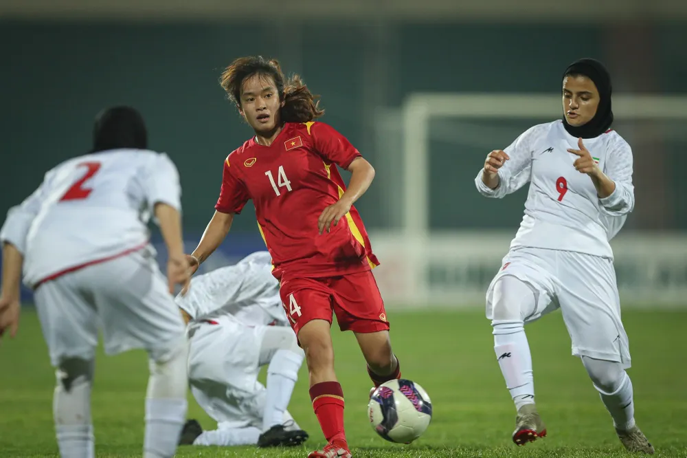 U20 nữ Việt Nam tạm xếp nhì sau lượt trận đầu tiên. ẢNH: MINH HOÀNG