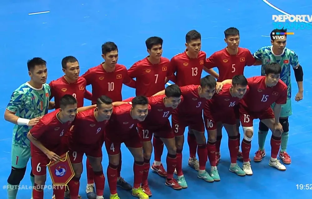 Đội hình thi đấu của đội tuyển futsal Việt Nam ở trận đấu với đội tuyển chủ nhà. Đội hình thi đấu của đội tuyển futsal Việt Nam ở trận đấu với đội tuyển chủ nhà.