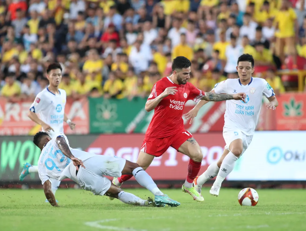 Trận đấu diễn ra vô cùng hấp dẫn. ẢNH: MINH HOÀNG