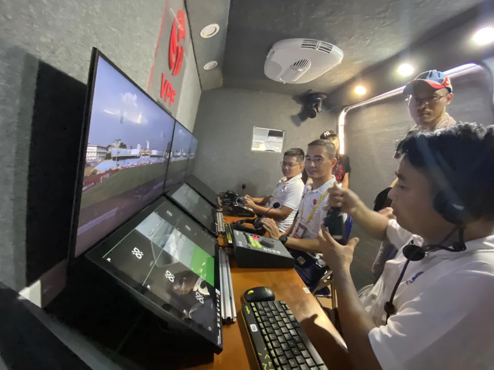 Hai trọng tài Mai Xuân Hùng và Dương Hữu Phúc được chọn để điều hành phòng VAR.