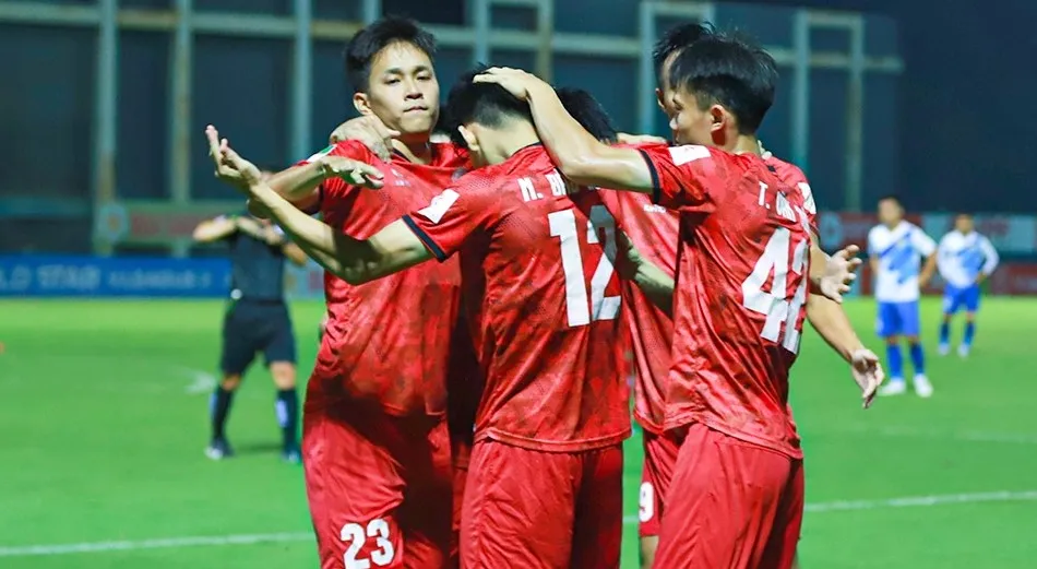 Niềm vui của các cầu thủ PVF khi đánh bại Huế