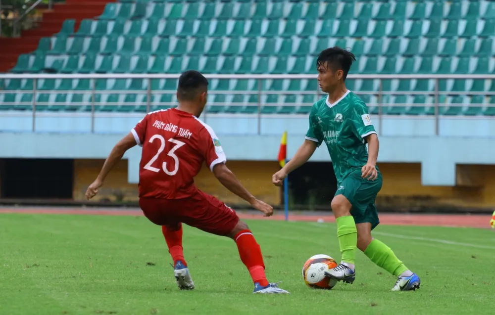 Phù Đổng bất ngờ nhận thất bại trên sân nhà trước Bình Thuận.