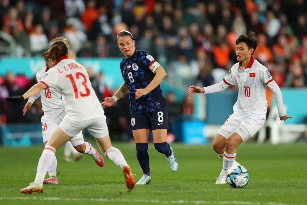 Trần Thị Hải Linh (số 10), sinh năm 2001, được kỳ vọng trở thành trụ cột của đội tuyển nữ Việt Nam trong tương lai