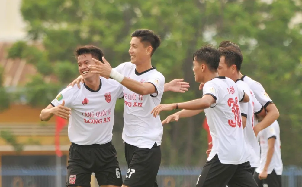 Niềm vui của các cầu thủ Long An