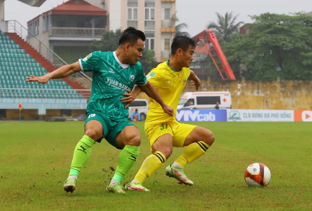 Quảng Nam dễ dàng đánh bại Phù Đổng để xây chắc ngôi đầu bảng Quảng Nam dễ dàng đánh bại Phù Đổng để xây chắc ngôi đầu bảng