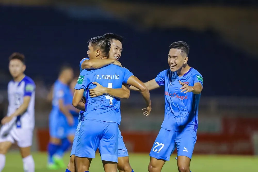 Việc Nam Định bị CĐV "tẩy chay" là bài học sâu sắc cho Bình Dương