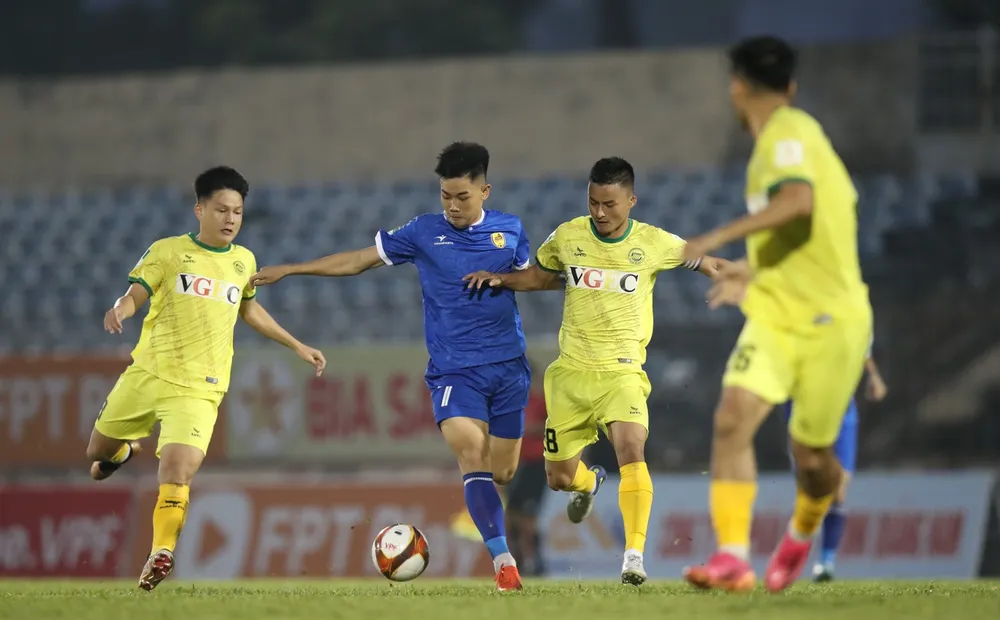 Quảng Nam sẽ trở lại V-League nếu đánh bại Hòa Bình. ẢNH: ANH TRẦN 