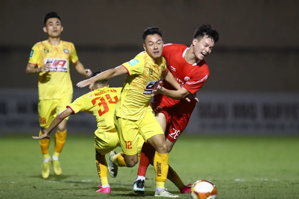Thanh Hoá và Viettel FC tạo ra thế trận giằng co.
