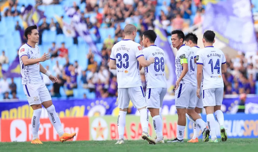 Hà Nội FC trở thành cựu vương V-League. 