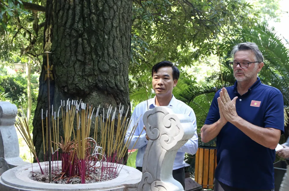 U23 Việt Nam dâng hương tưởng niệm các Vua Hùng.