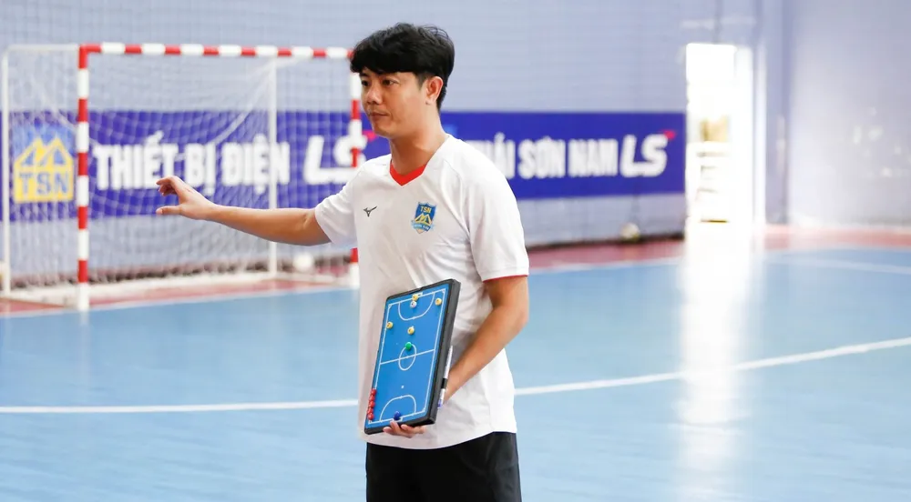 Những ngày làm việc đầu tiên của HLV Nguyễn Tuấn Anh ở Thái Sơn Nam. 