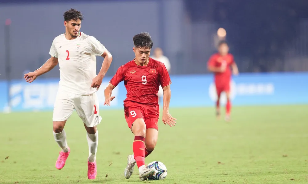 Olympic Việt Nam nhận thất bại đậm trước Olympic Iran ở ASIAD 19. 