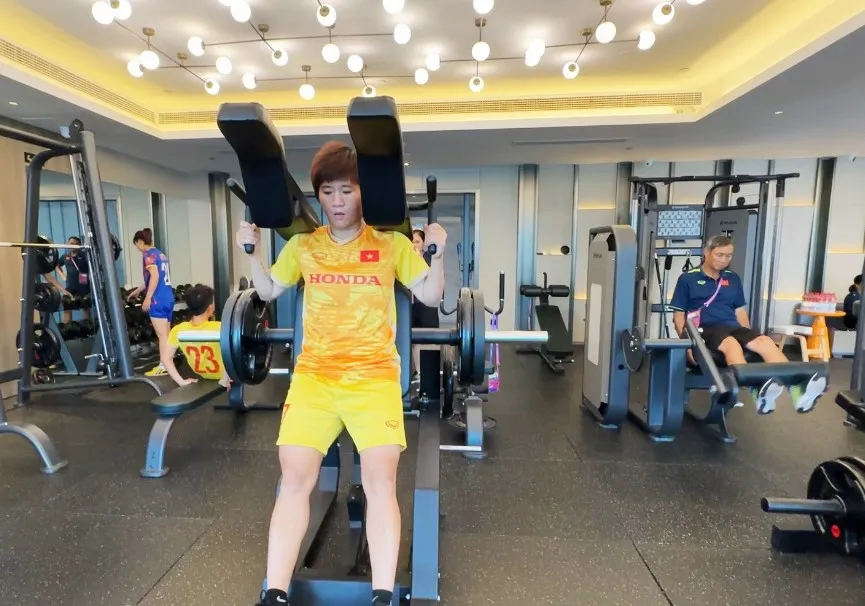 Tuyết Dung cùng đồng đội tích cực chuẩn bị cho trận đấu quan trọng với Nhật Bản.