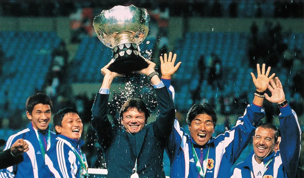 HLV Troussier cùng Nhật Bản vô địch Asian Cup 2000