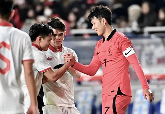 Hồ Văn Cường và Khuất Văn Khang tiếp tục được HLV Troussier triệu tập lên đội tuyển Việt Nam.