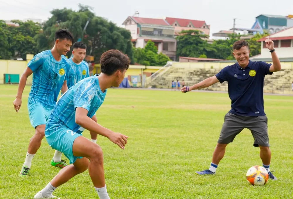 Cựu tuyển thủ Phạm Thành Lương sẽ có trận đấu chính thức đầu tiên trên cương vị HLV trưởng